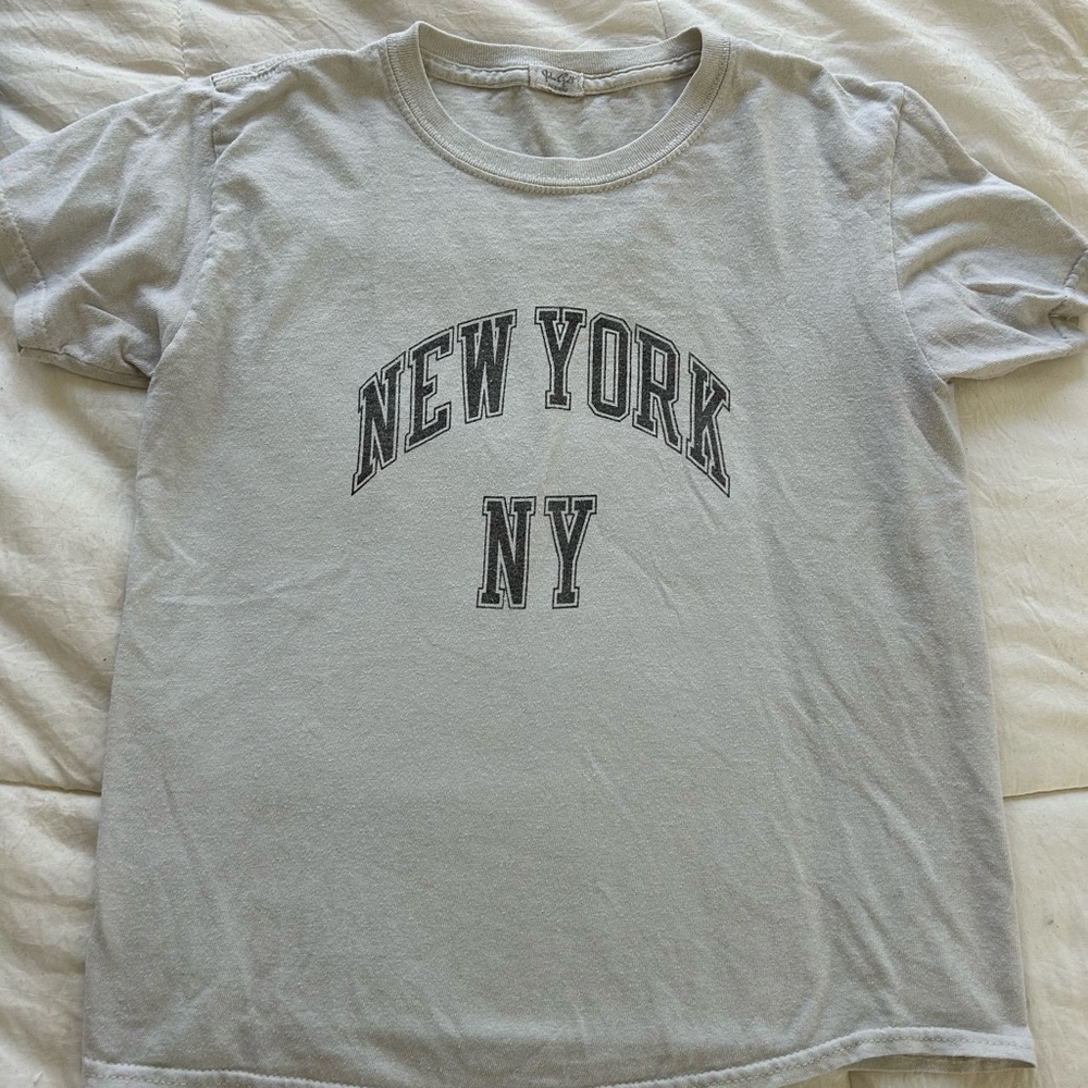 BRANDY MELVILLE NEW YORK GRAPHIC TEE